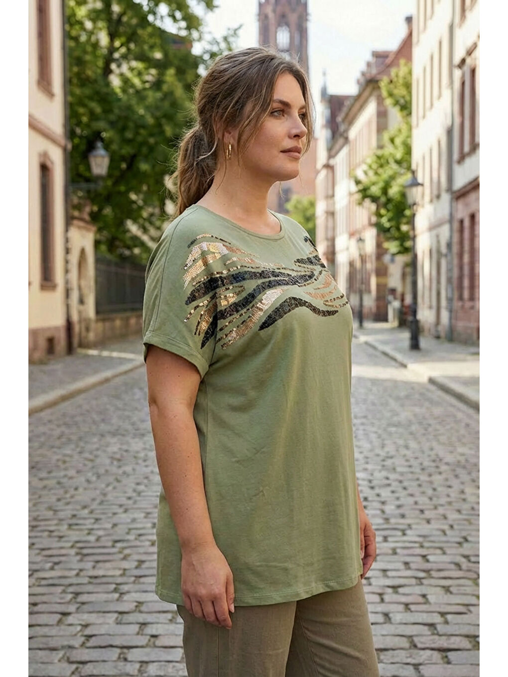 Yeşil Büyük Beden Bisiklet Yaka Kısa Kollu Payetli Parlak Baskılı T-shirt 615556-3