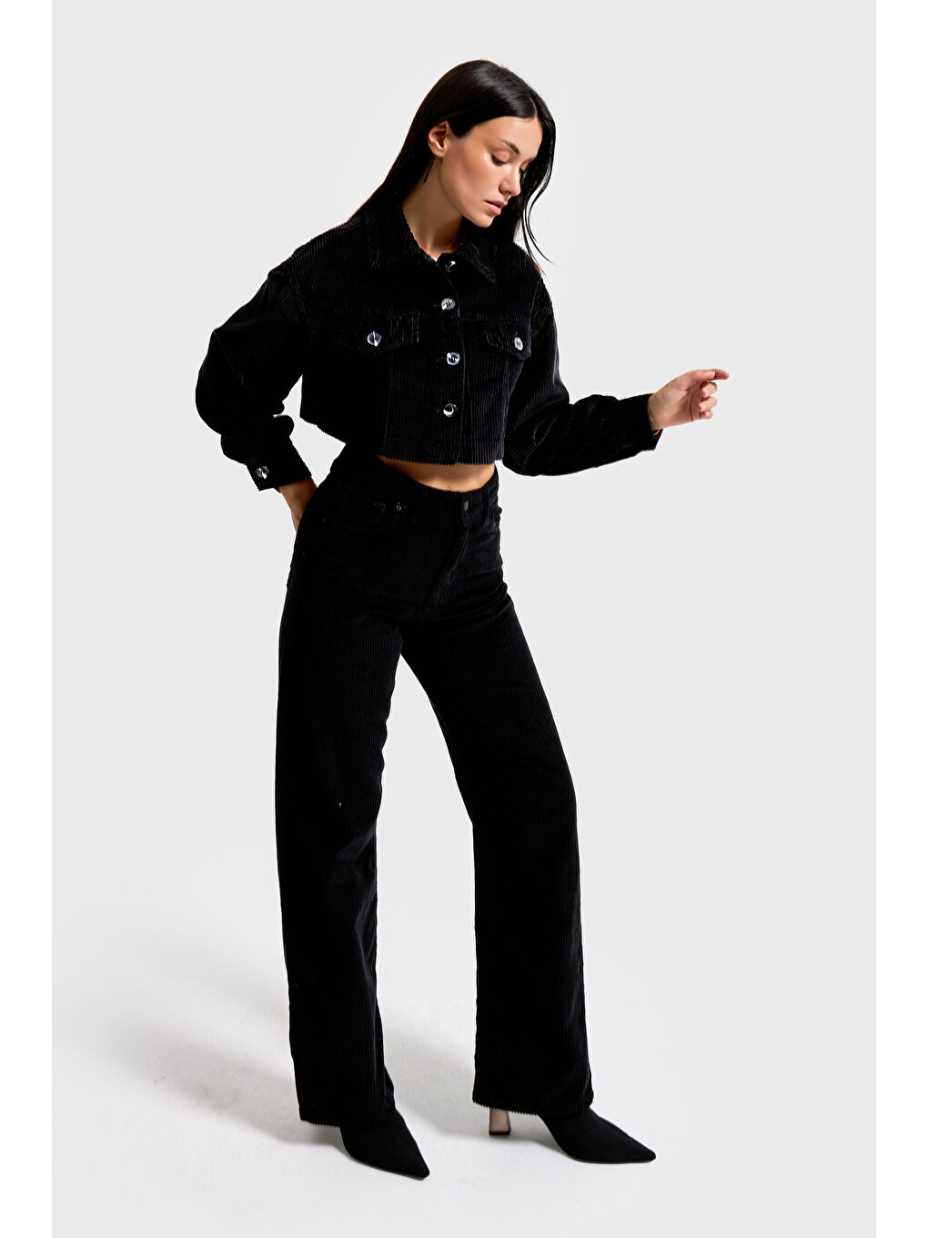 Kadın Siyah Renk 26w5-1 Crop Fit Düğmeli Kalın Fitilli Velvet Kadife Kumaş Ceket-1