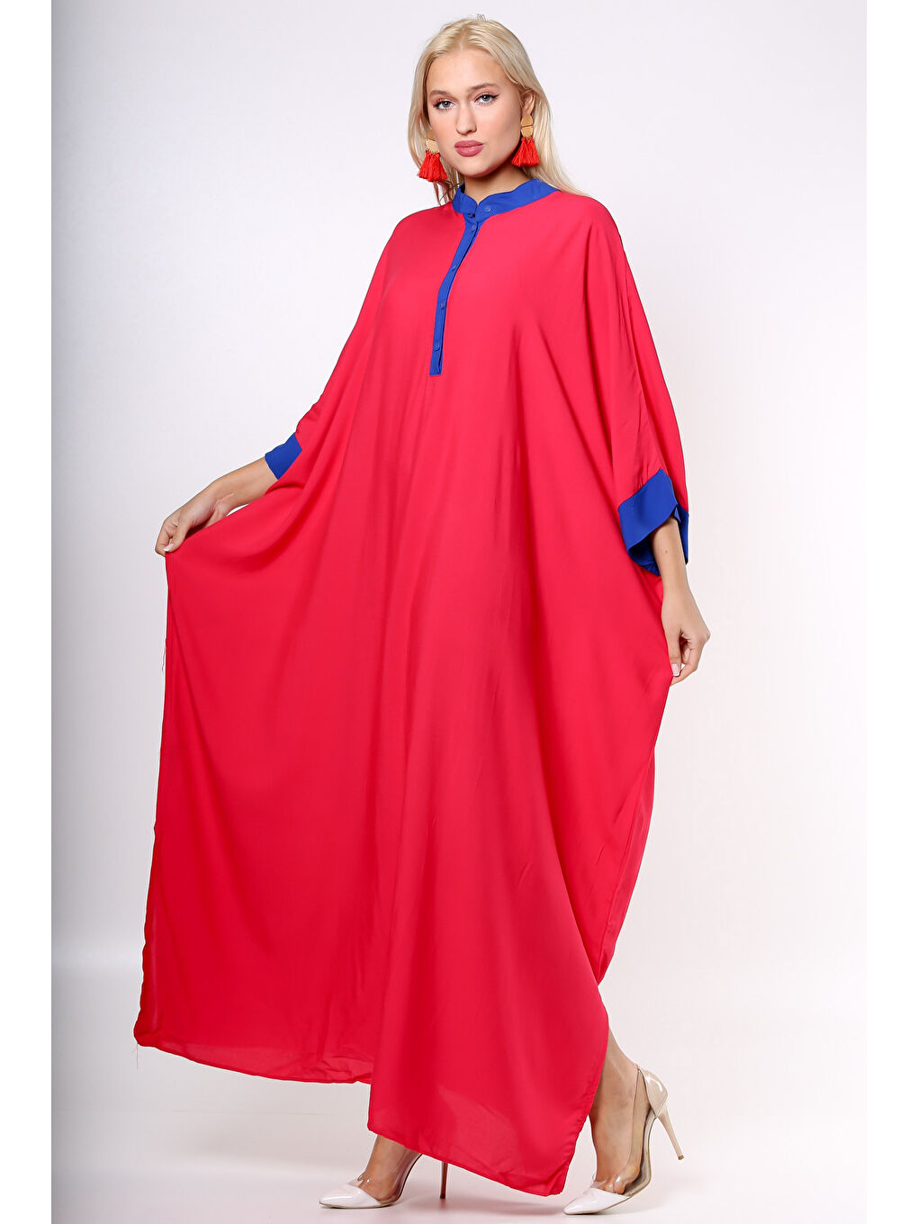 Siyah Kırmızı Dik Yaka Yarasa Kol Düğmeli Yırtmaçlı Nakışlı Oversize Dokuma Elbise-5