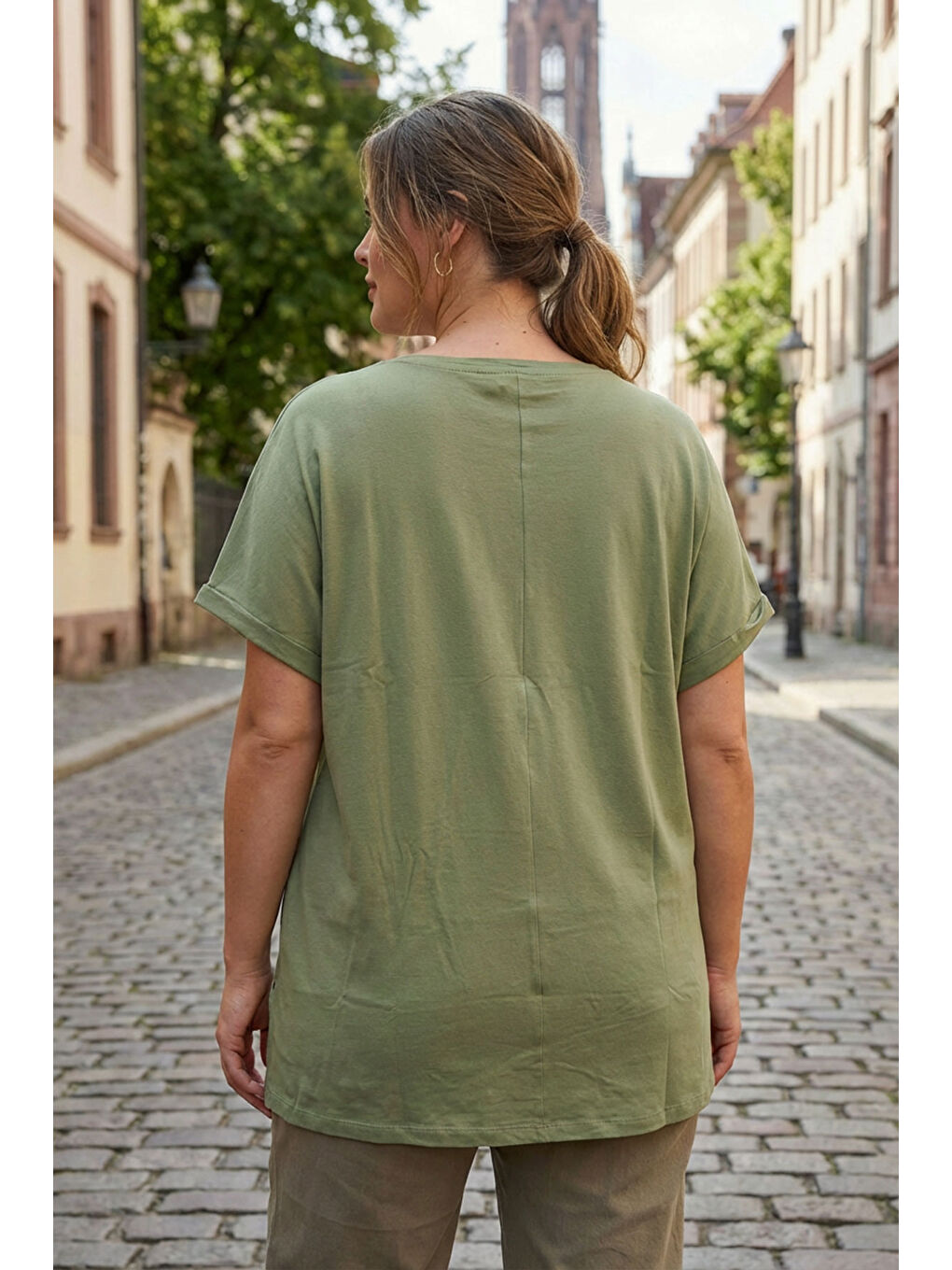 Yeşil Büyük Beden Bisiklet Yaka Kısa Kollu Payetli Parlak Baskılı T-shirt 615556-4