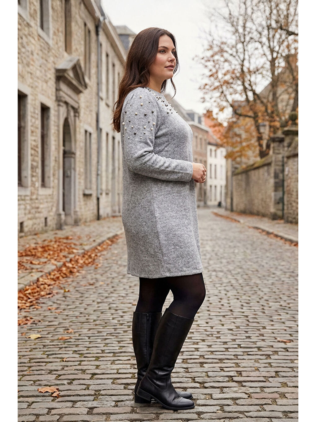 Gri Büyük Beden Bisiklet Yaka Uzun Kollu Boncuk İşlemeli Pelüş Tunik 615153-3