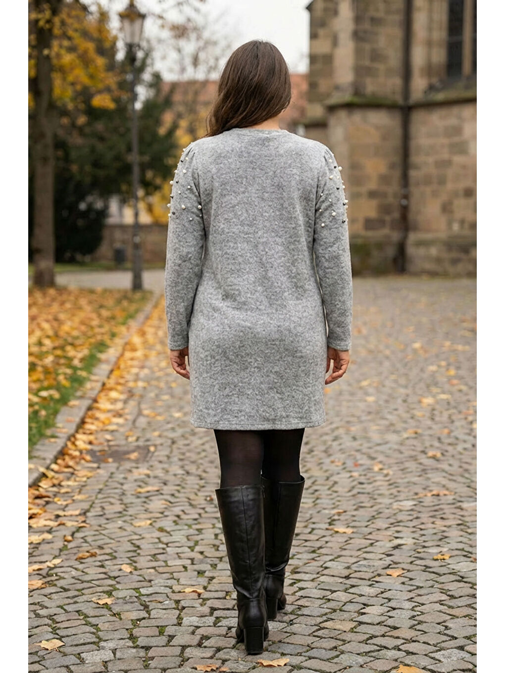 Gri Büyük Beden Bisiklet Yaka Uzun Kollu Boncuk İşlemeli Pelüş Tunik 615153-4