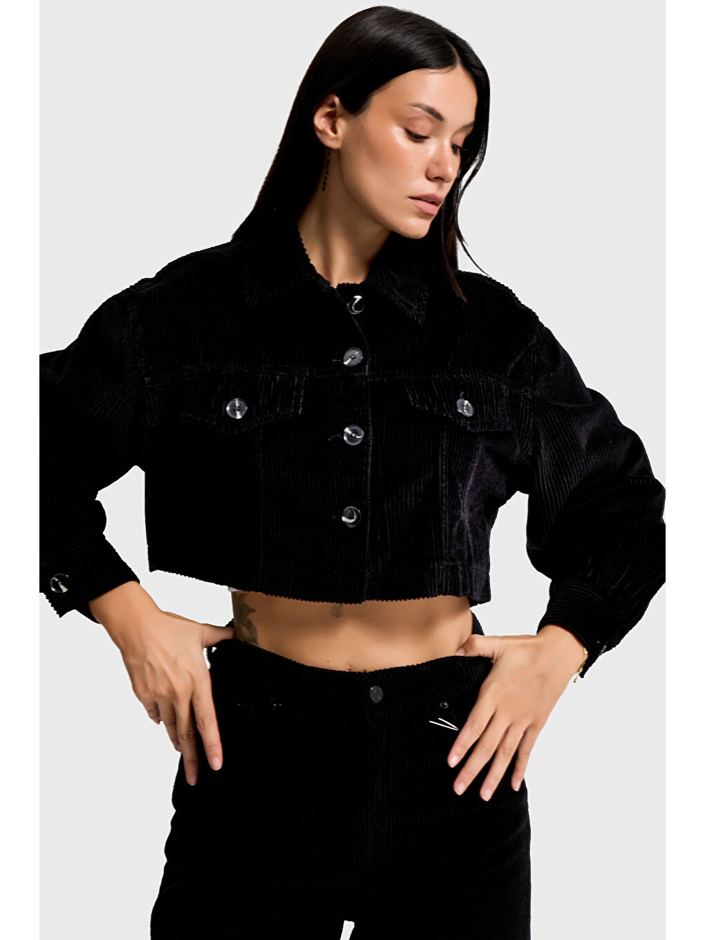 Kadın Siyah Renk 26w5-1 Crop Fit Düğmeli Kalın Fitilli Velvet Kadife Kumaş Ceket-4