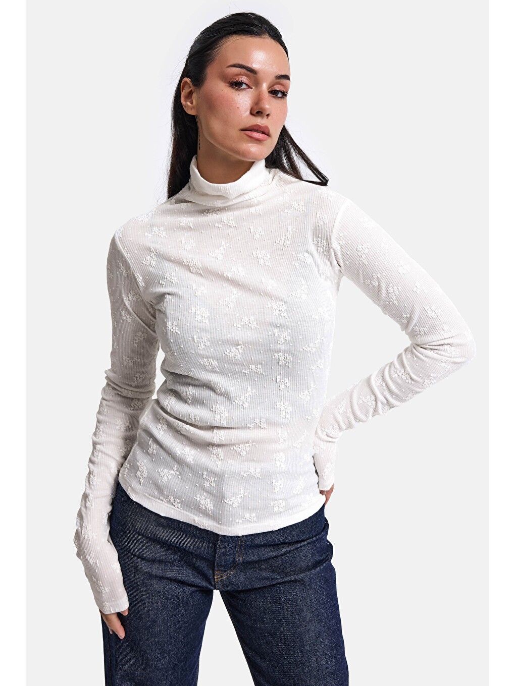 Kadın Kırık Beyaz W6-101 Slim Boğazlı Özel İşlemeli Kumaş Tasarım Bluz-5