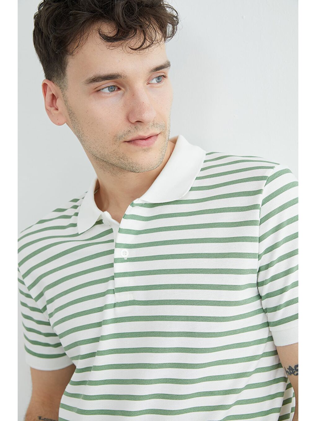 Yeşil Çizgili Polo Yaka Yarım Düğmeli Tişört-4