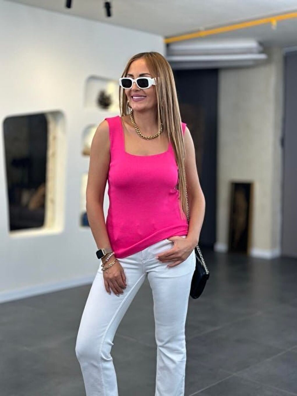 Pembe Kadın Kare Yaka Kalın Askılı Beyaz Triko Bluz