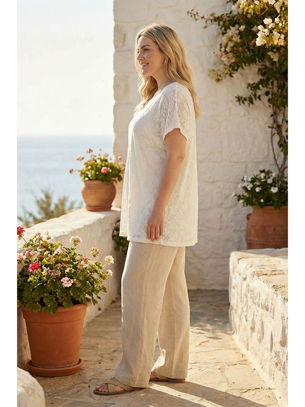 Ekru Büyük Beden V Yaka Kısa Kollu Çiçek Desenli Transparan Astarsız T-shirt 304215-3