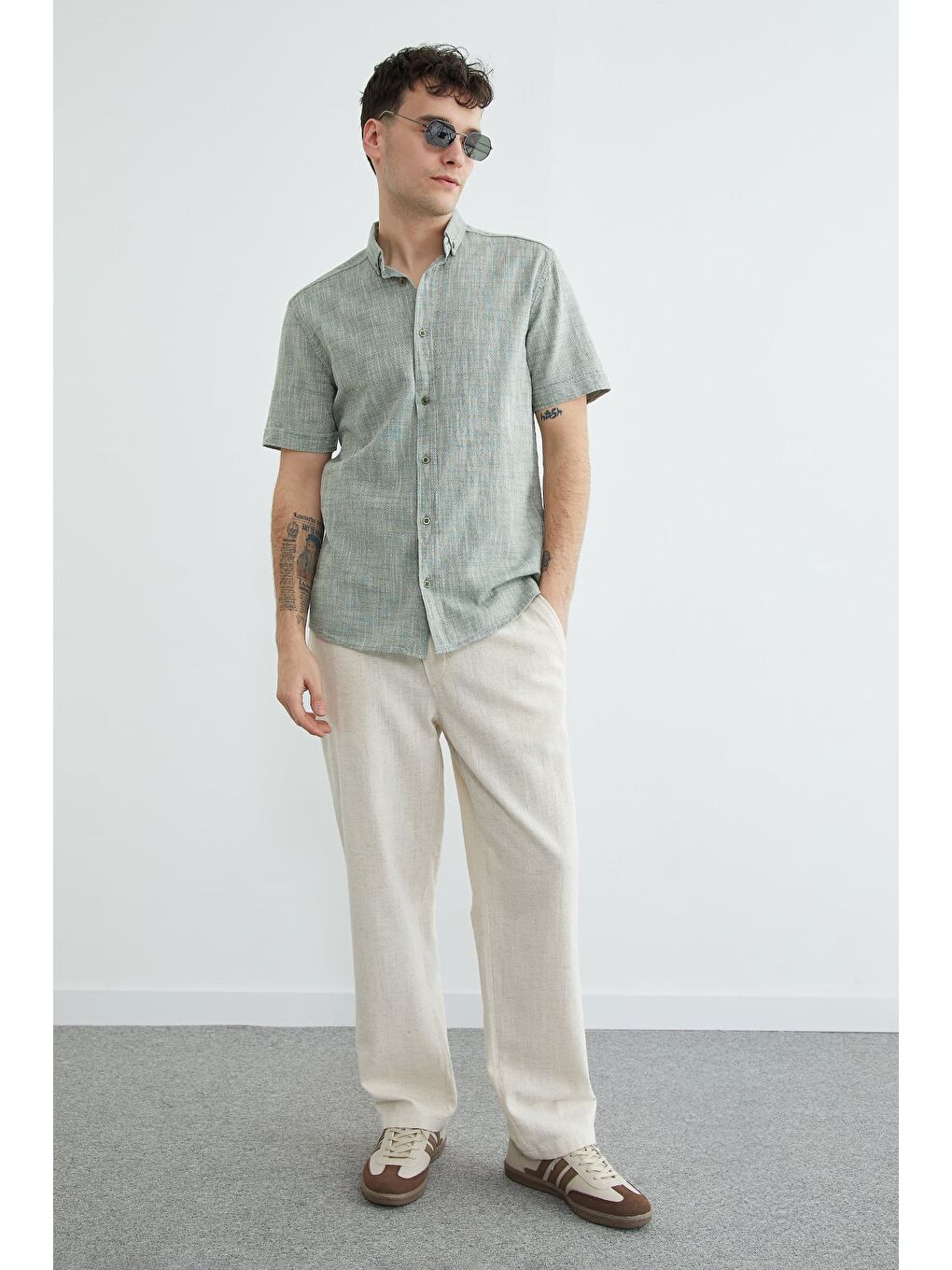 Haki Flamlı Düğmeli Keten Görünümlü Gömlek-1