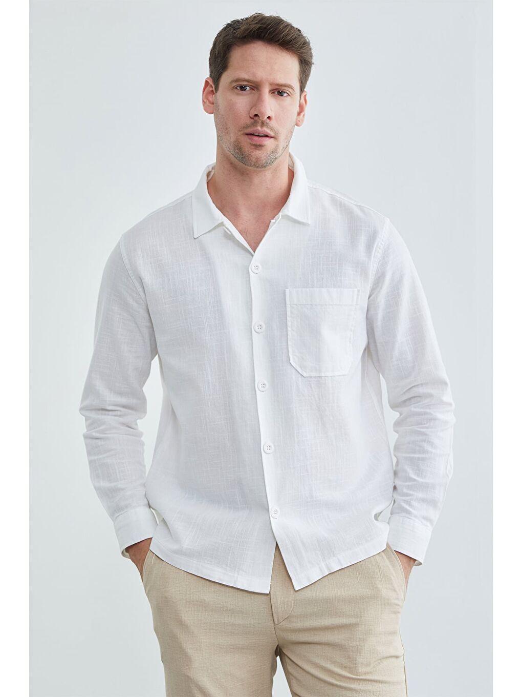 Beyaz Tek Cepli Keten Görünümlü Gömlek