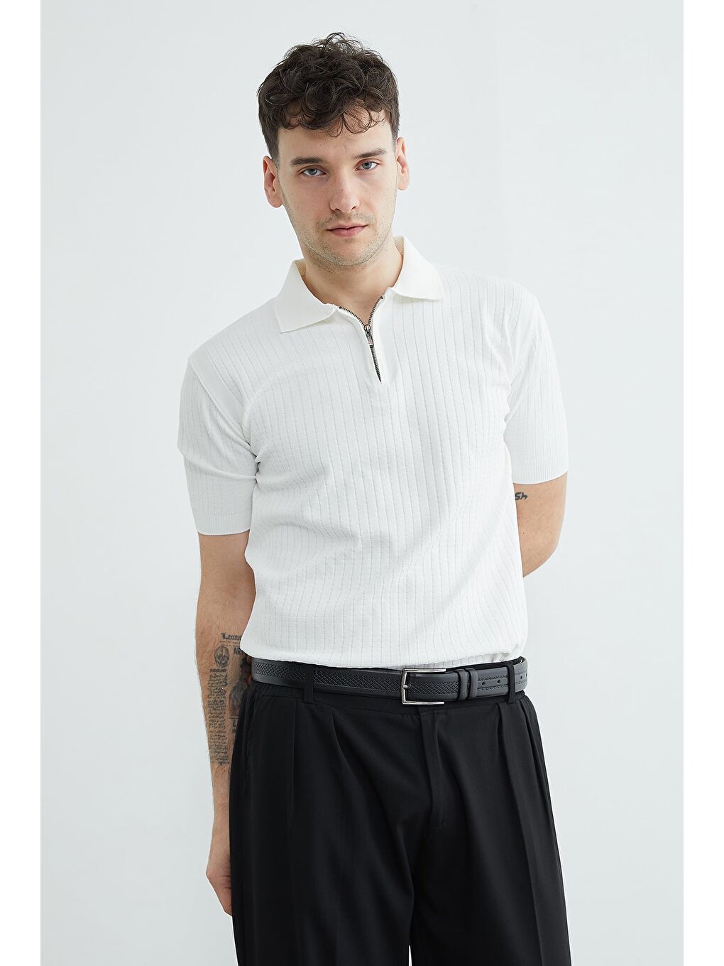 Beyaz Fitilli Polo Yaka Yarım Fermuarlı Triko Tişört-2