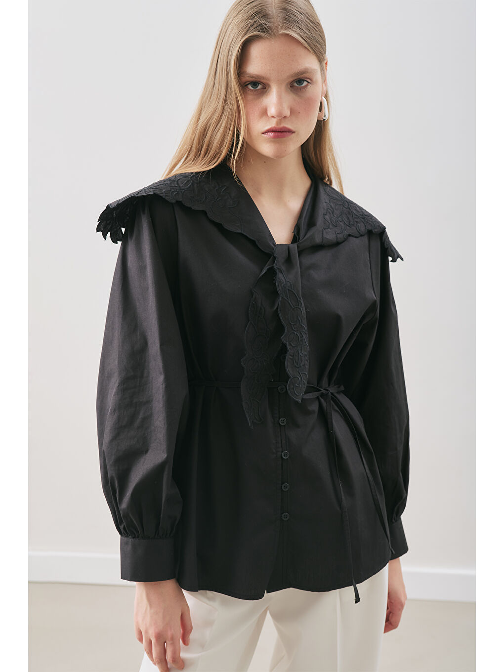 Nakışlı Geniş Yaka Gömlek Siyah-4