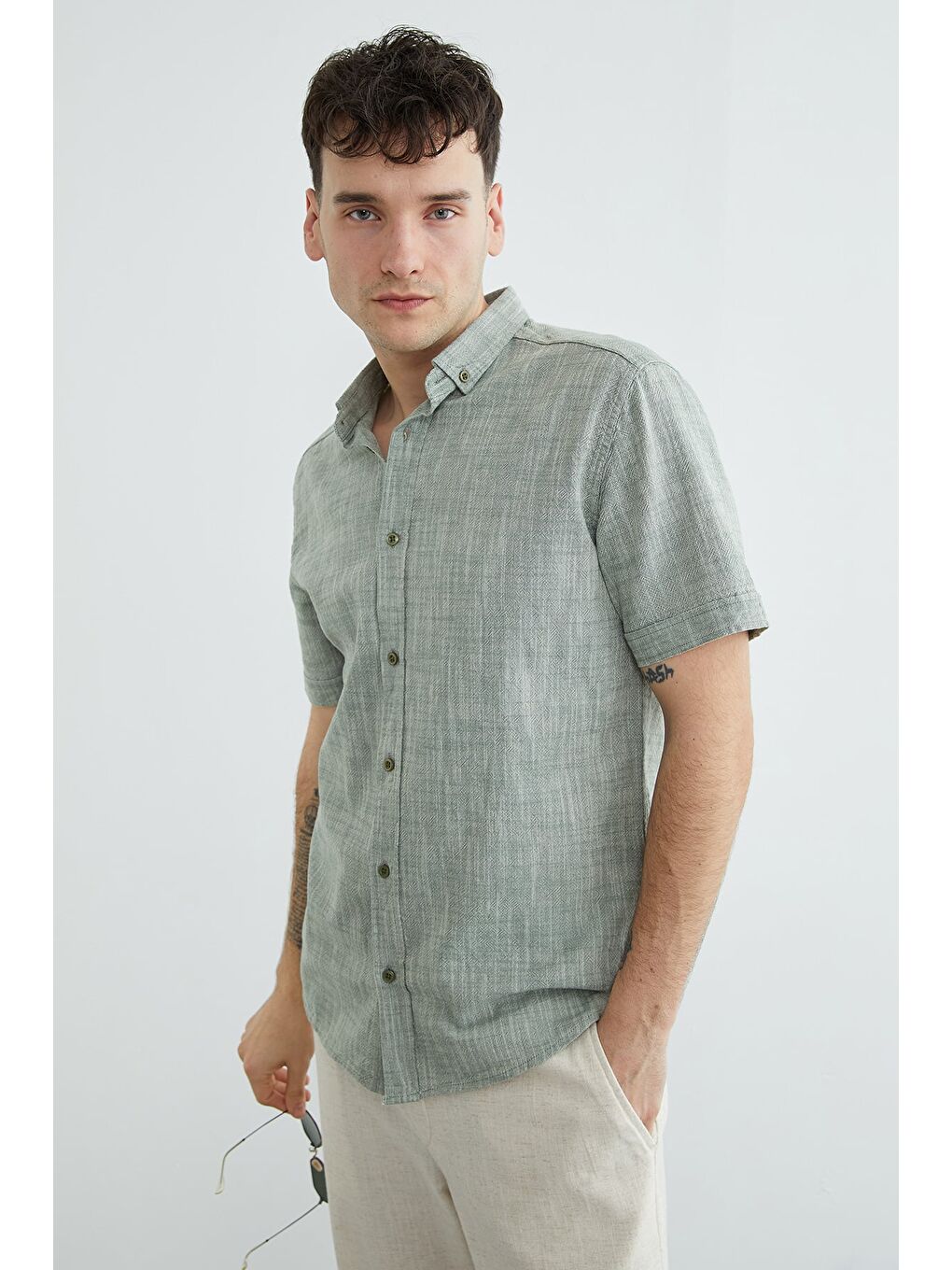 Haki Flamlı Düğmeli Keten Görünümlü Gömlek-3