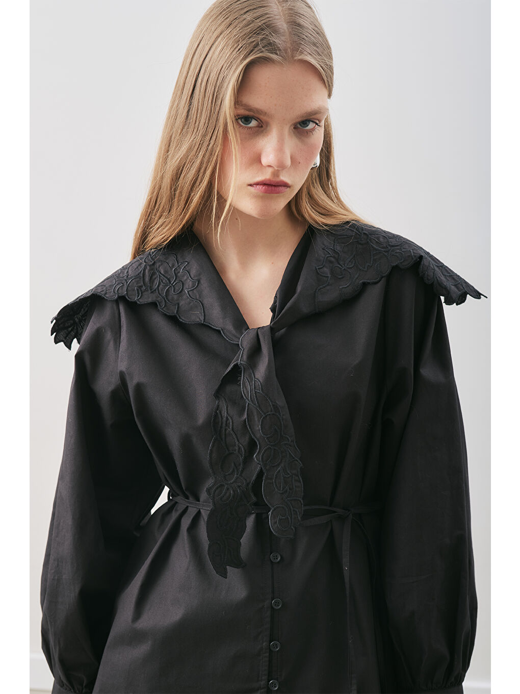 Nakışlı Geniş Yaka Gömlek Siyah-5