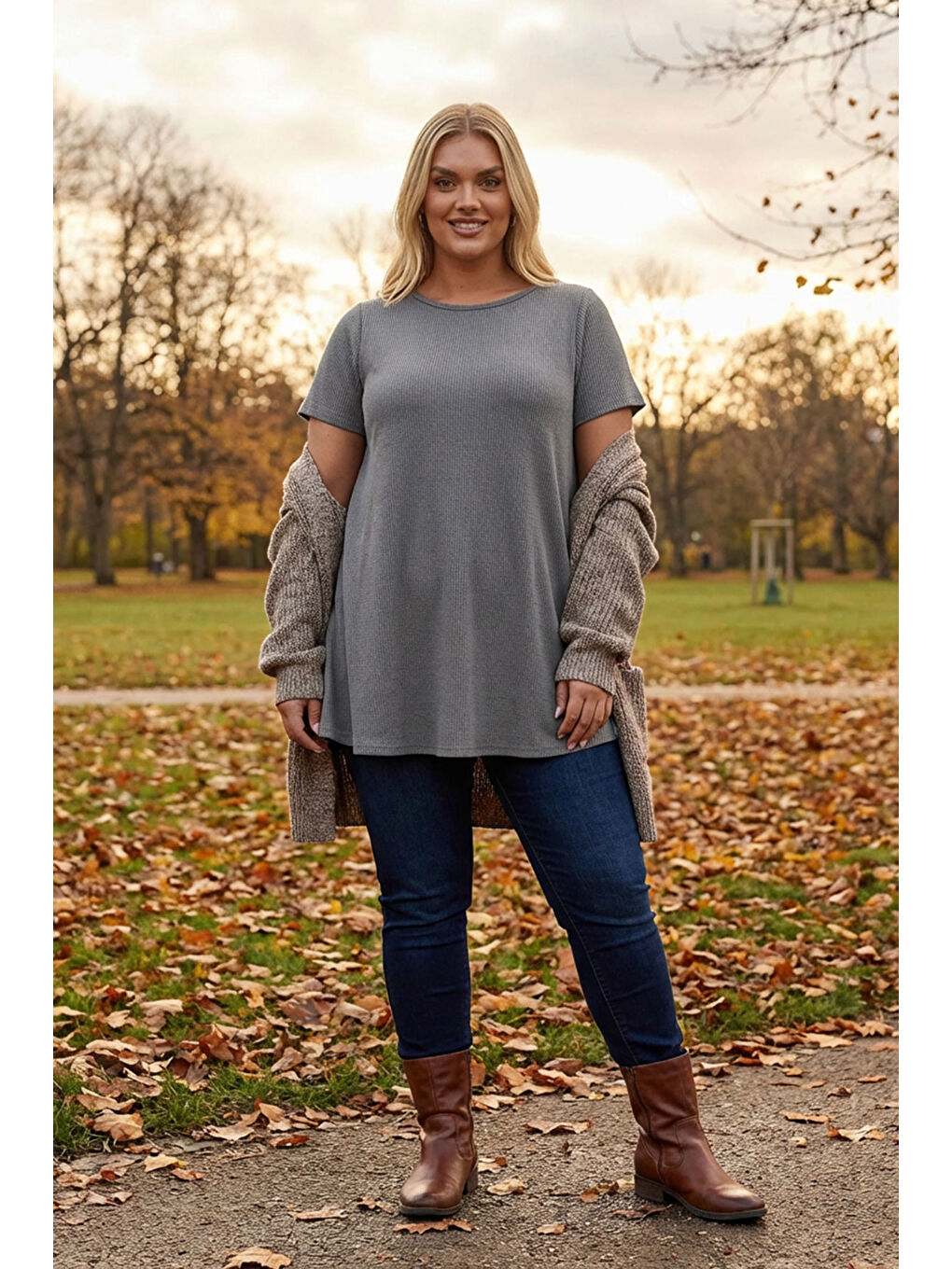 Gri Büyük Beden Bisiklet Yaka Kısa Kollu Fitilli Esnek Kumaş Uzun T-shirt 304026