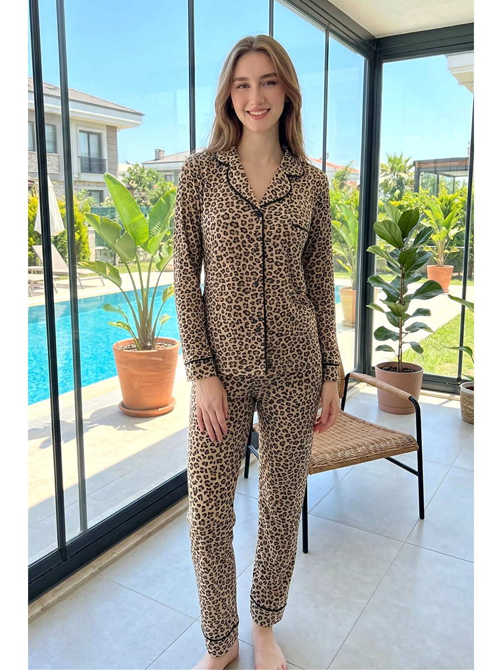 Kadın Leopar Desen Önü Düğmeli Yumuşak Milan Kumaş Pijama Takımı 250347-10 Kahverengi-2