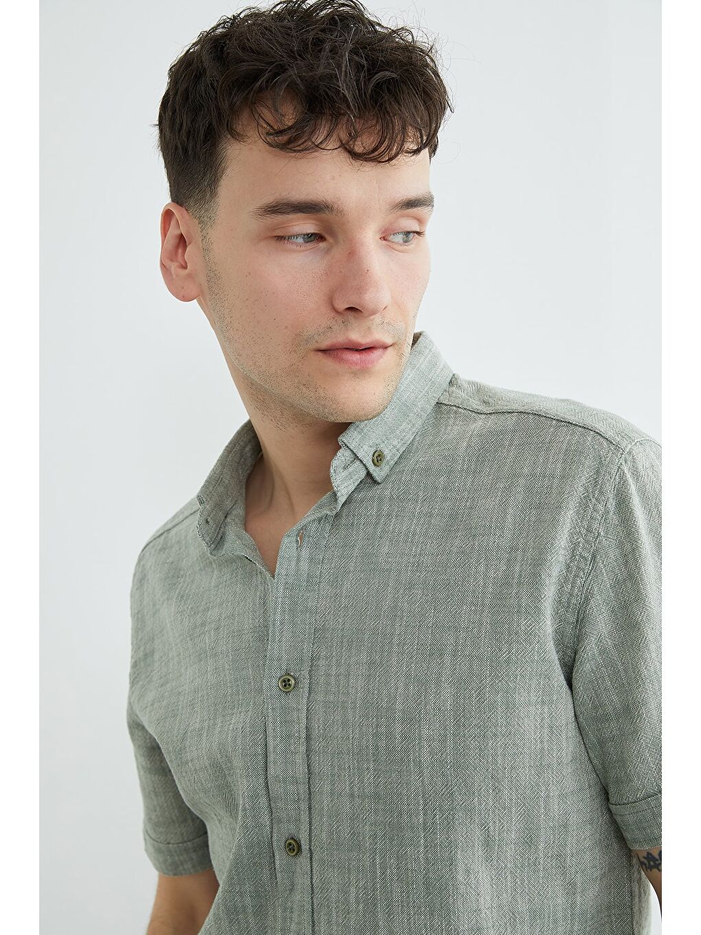 Haki Flamlı Düğmeli Keten Görünümlü Gömlek-4