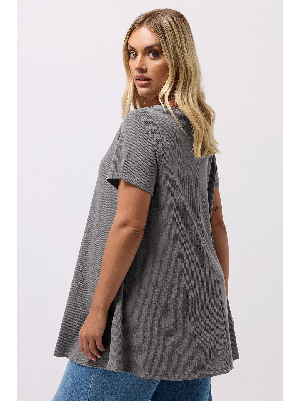 Gri Büyük Beden Bisiklet Yaka Kısa Kollu Fitilli Esnek Kumaş Uzun T-shirt 304026-4