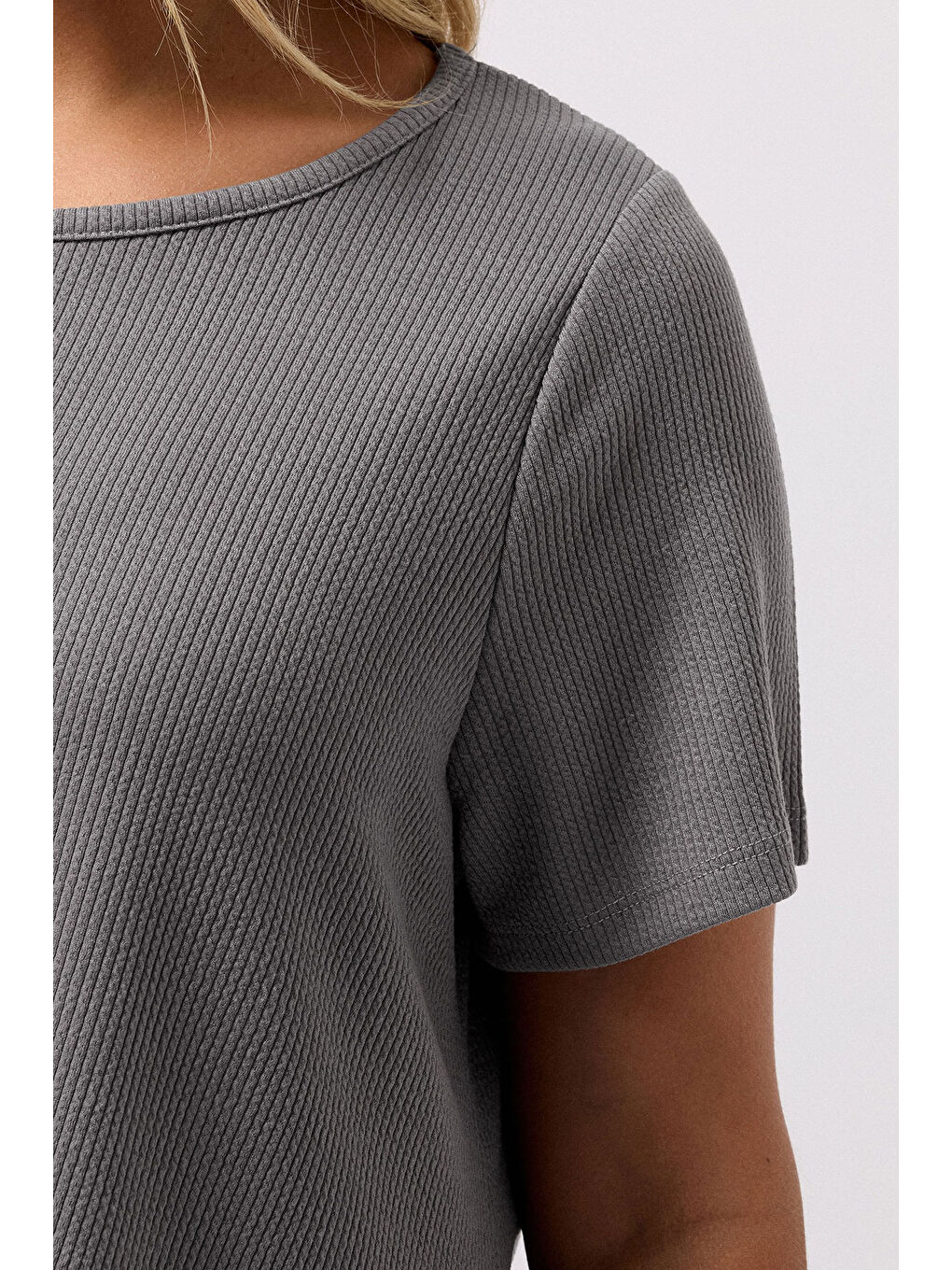 Gri Büyük Beden Bisiklet Yaka Kısa Kollu Fitilli Esnek Kumaş Uzun T-shirt 304026-5