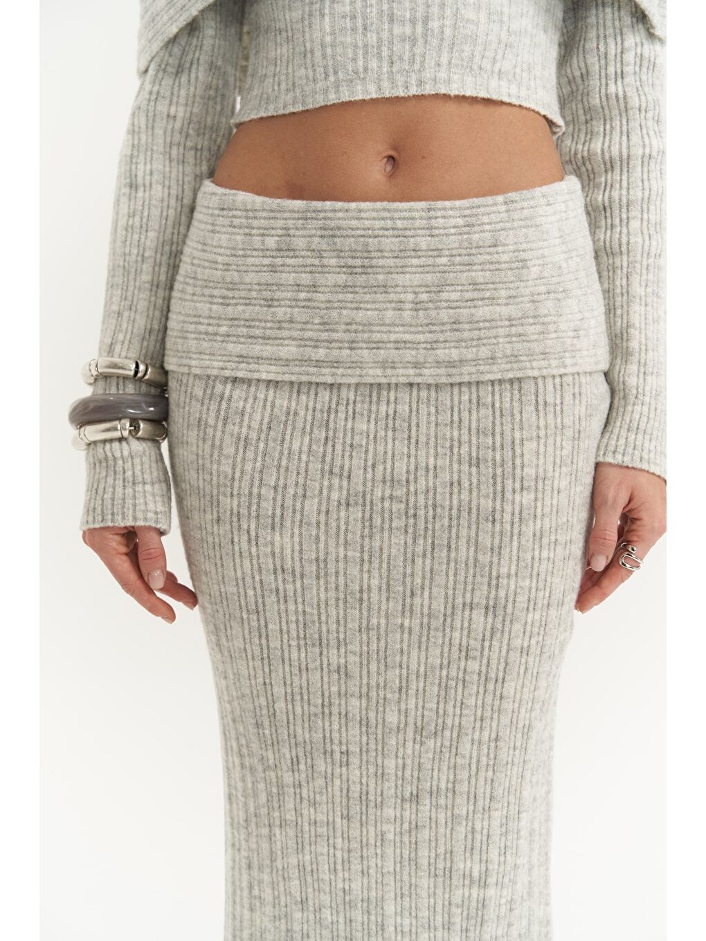 Sevara Carmen Yaka Gri Triko Takım-4