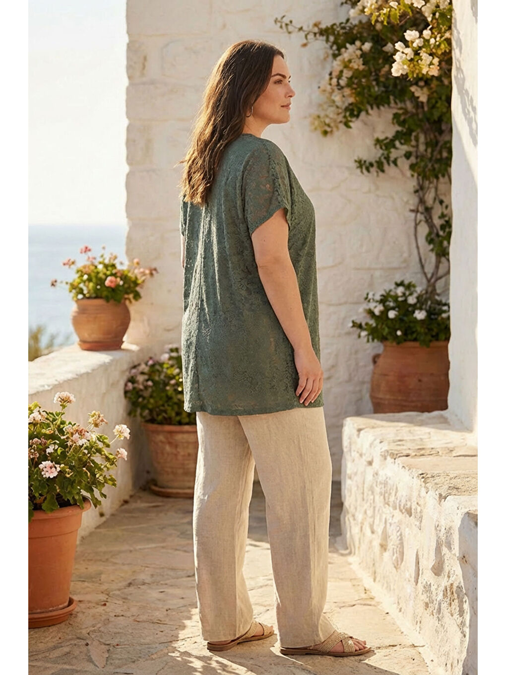 Yeşil Büyük Beden V Yaka Kısa Kollu Çiçek Desenli Transparan Astarsız T-shirt 304214-3