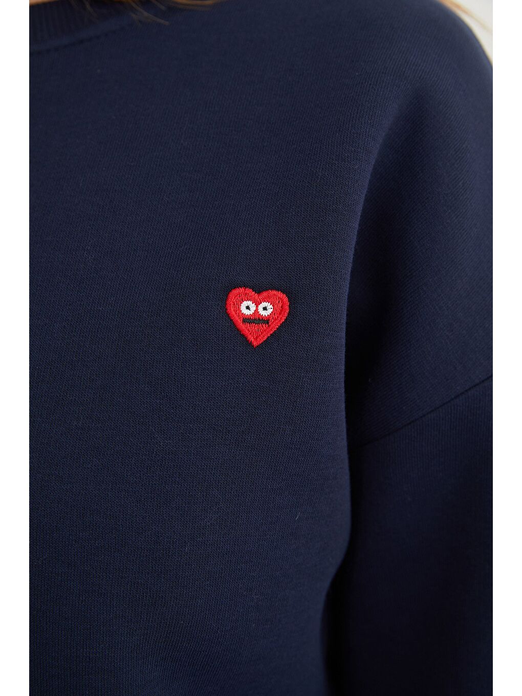 Lacivert 3 İplik Kalp Nakışlı Bisiklet Yaka Sweatshirt-3