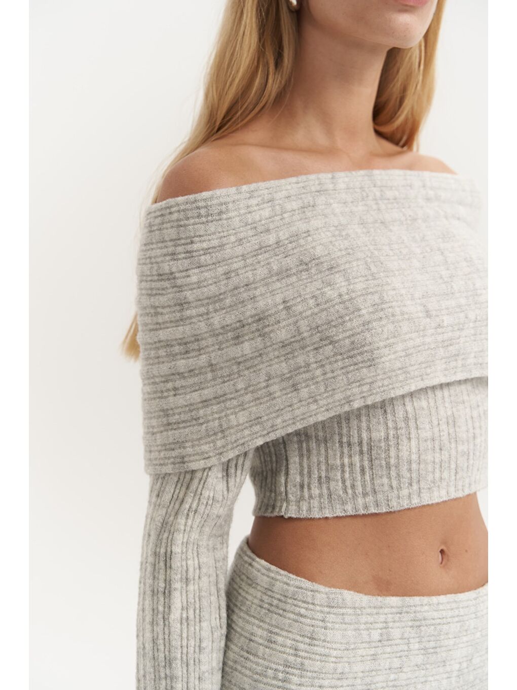 Sevara Carmen Yaka Gri Triko Takım-5