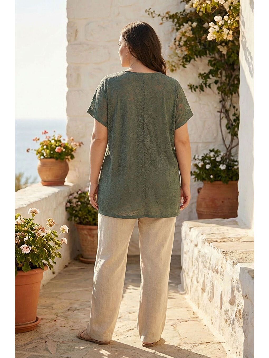 Yeşil Büyük Beden V Yaka Kısa Kollu Çiçek Desenli Transparan Astarsız T-shirt 304214-4