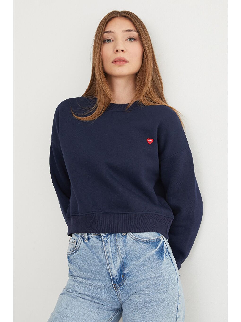 Lacivert 3 İplik Kalp Nakışlı Bisiklet Yaka Sweatshirt-4