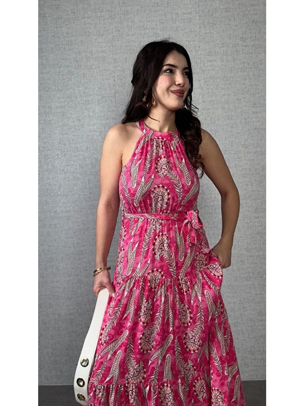 Pembe Kadın Omuzlardan Açık Boyundan Geçmeli Desenli Süprem Bluz-1