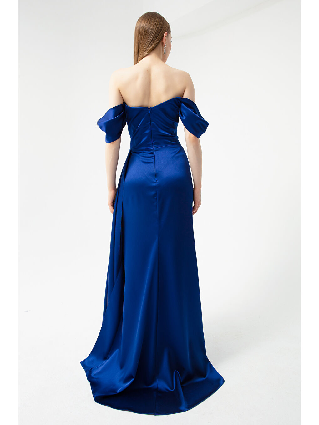 Mavi Kadın Saks Kayık Yaka Yırtmaçlı Uzun Saten Abiye Elbise-4