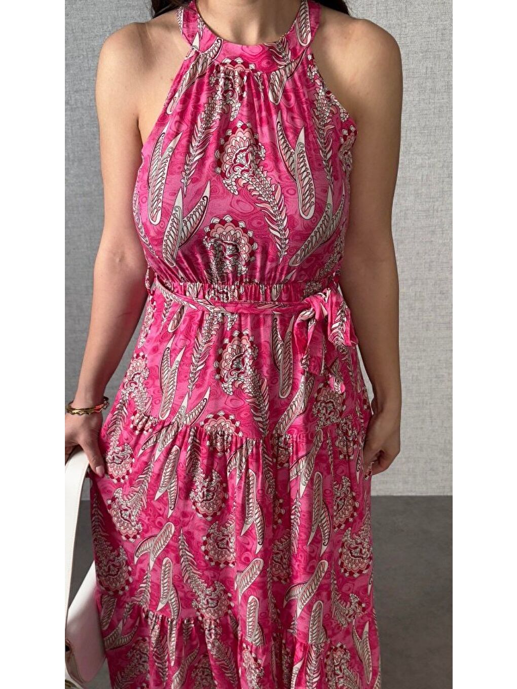 Pembe Kadın Omuzlardan Açık Boyundan Geçmeli Desenli Süprem Bluz-2