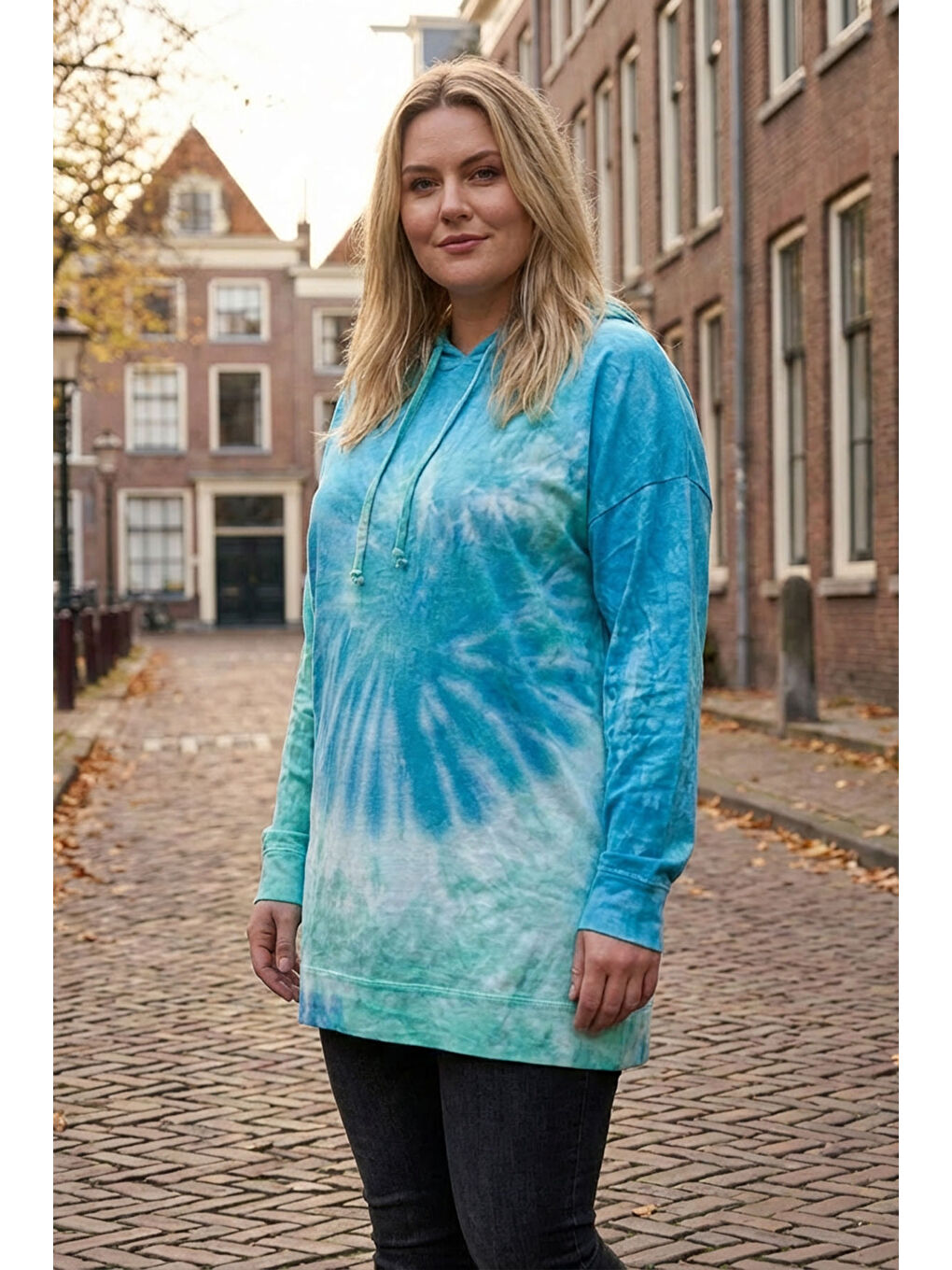 Mavi Büyük Beden Kapüşonlu Uzun Kollu İnce Kumaşlı Batik Desenli Sweatshirt 173486-1