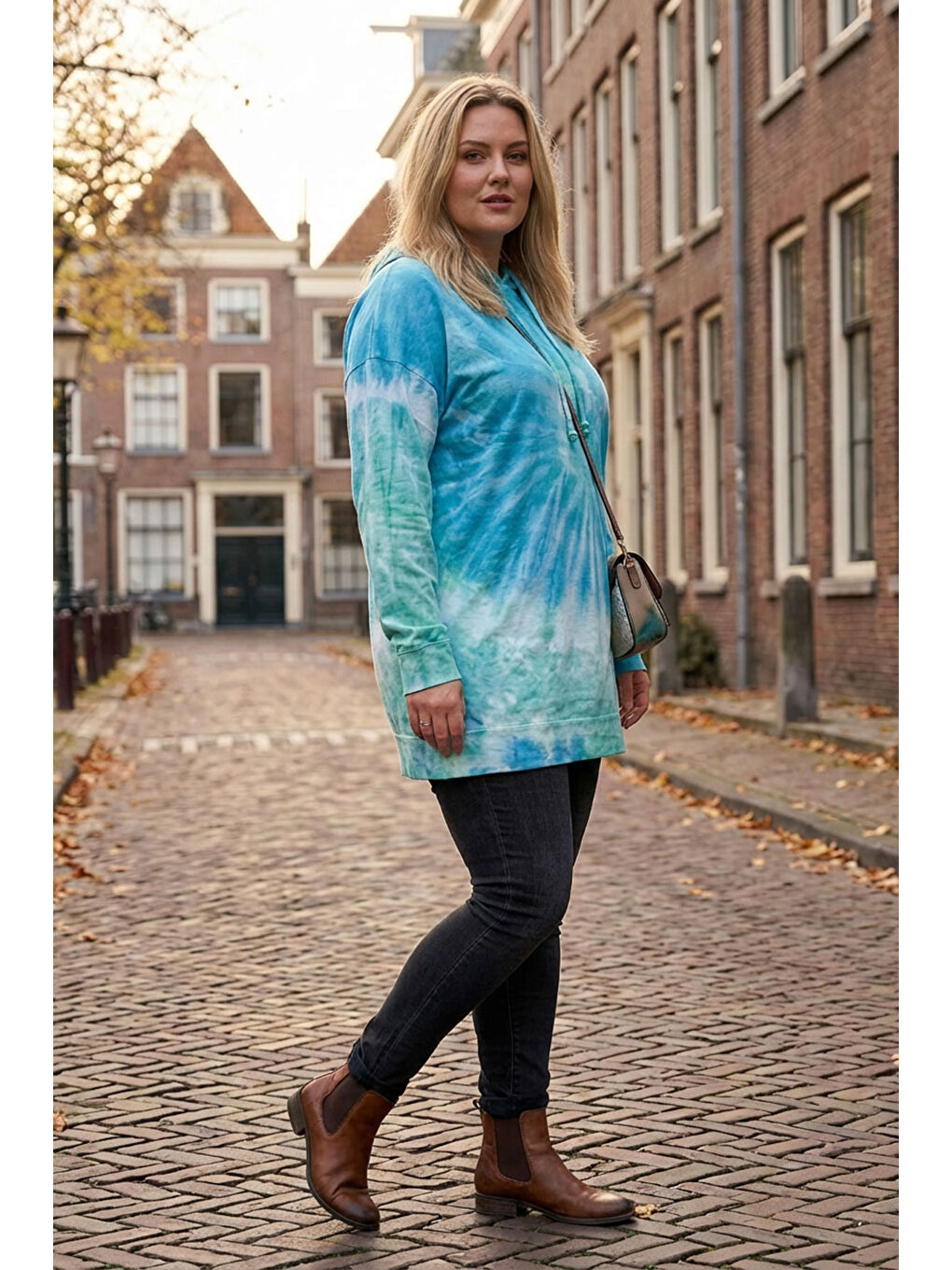 Mavi Büyük Beden Kapüşonlu Uzun Kollu İnce Kumaşlı Batik Desenli Sweatshirt 173486-3