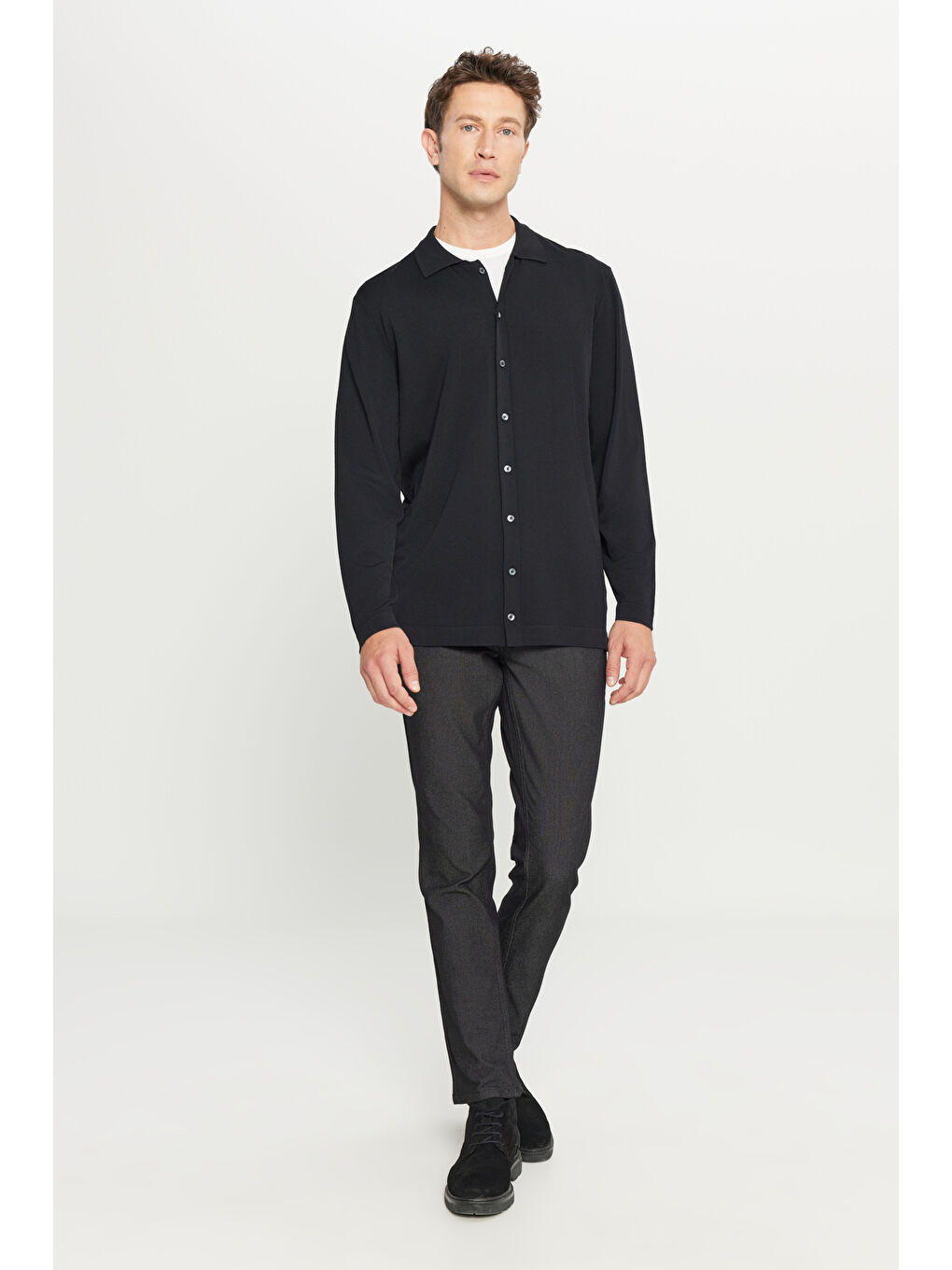 Erkek Siyah Standart Fit Normal Kesim Gömlek Yaka Triko Gömlek-2