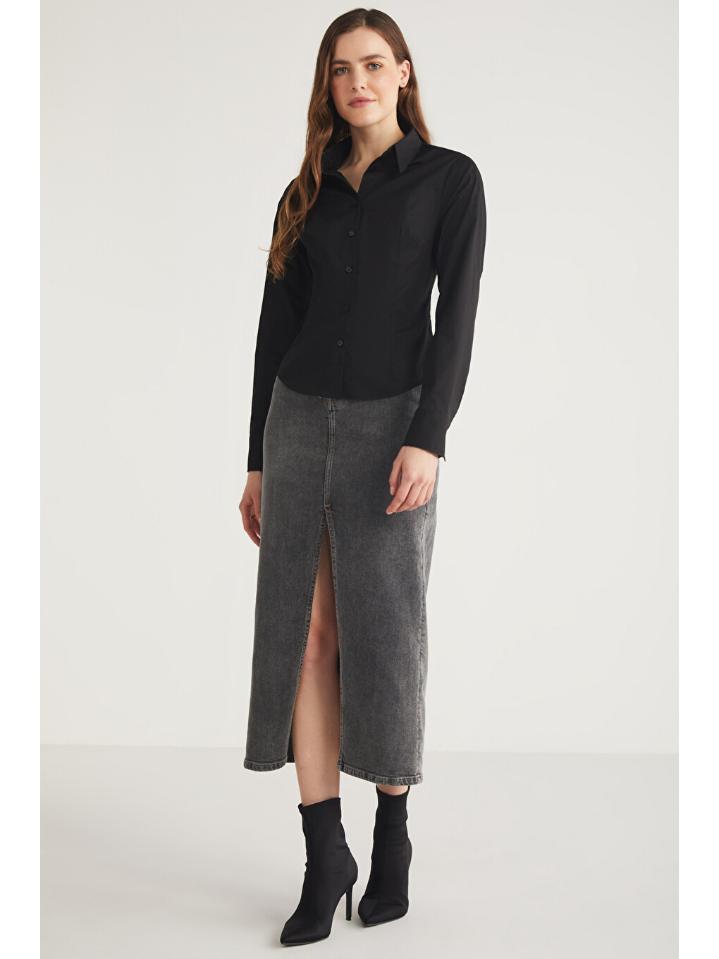 Evangelıne Kadın Slim Fit Dar Kesim Elastanlı Cepsiz Uzun Kollu Poplin Siyah Gömlek-3