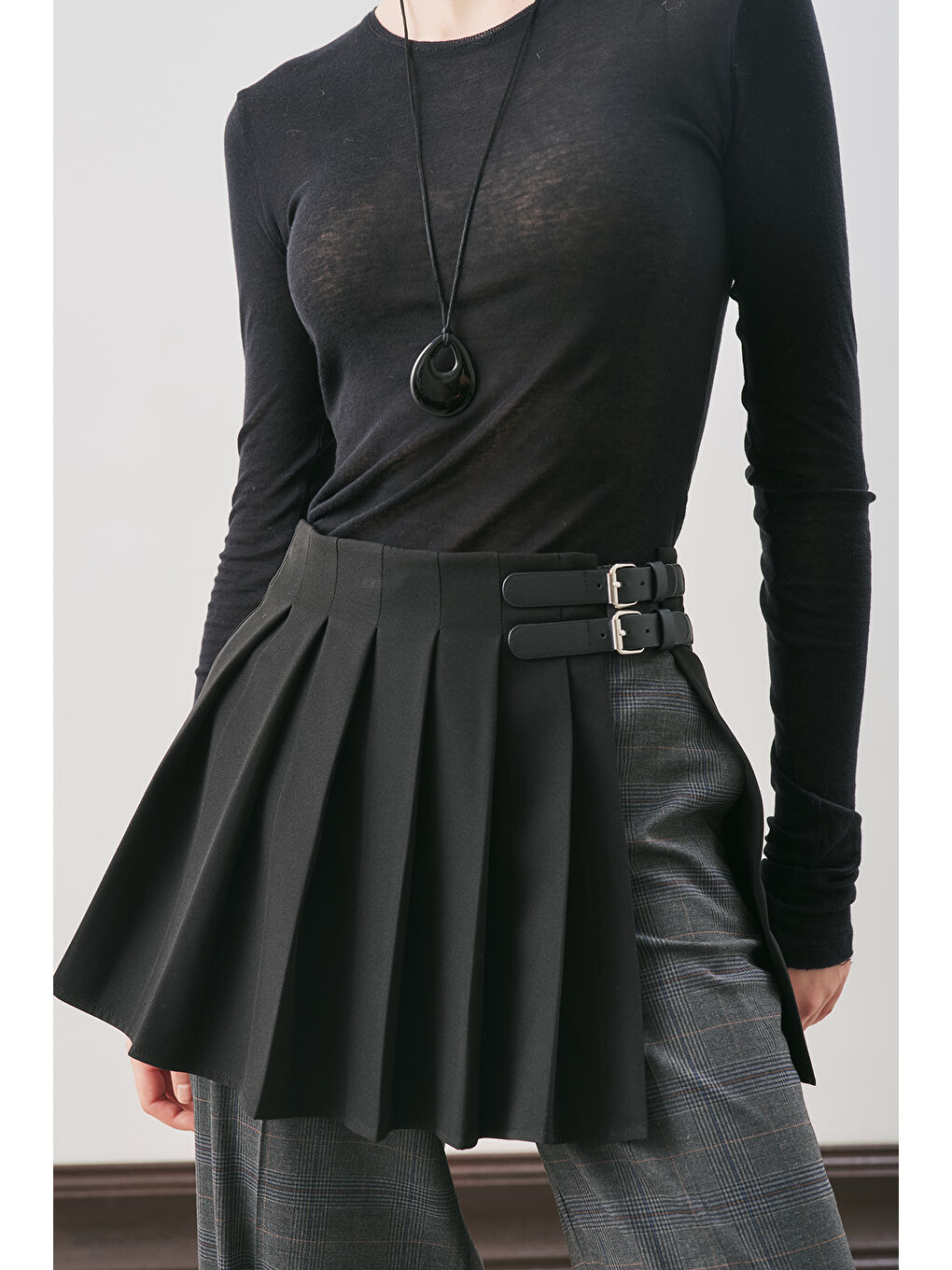 Tokalı Pileli Aksesuar Etek Siyah-1