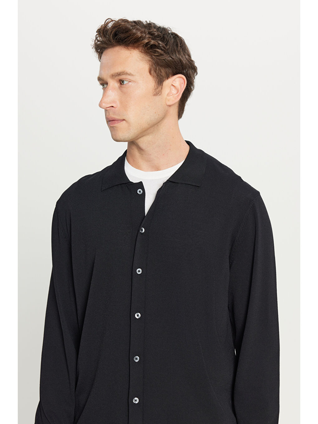 Erkek Siyah Standart Fit Normal Kesim Gömlek Yaka Triko Gömlek-3
