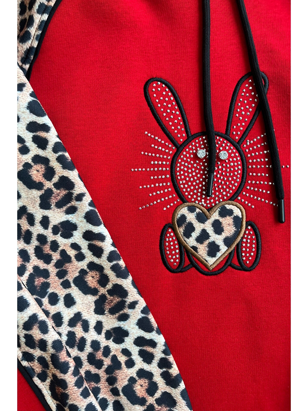 Kırmızı Kız Çocuk 3 İplik Alt-Üst Takım Kapüşonlu Rotasyon Desenli Nakış ve Taş Baskılı 12311-4