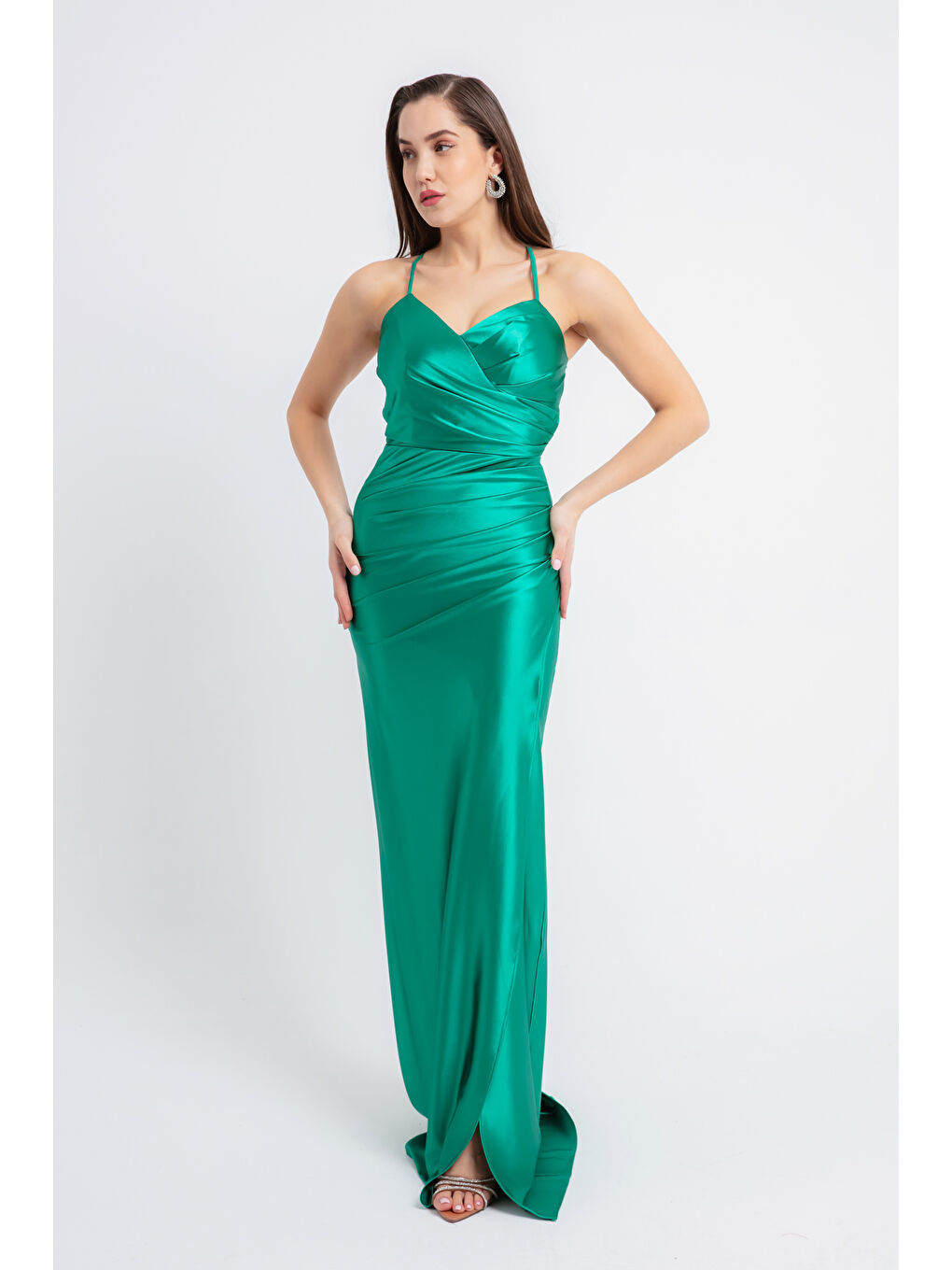 Kadın Yeşil Sırt Dekolteli Yırtmaçlı Uzun Abiye Elbise-1