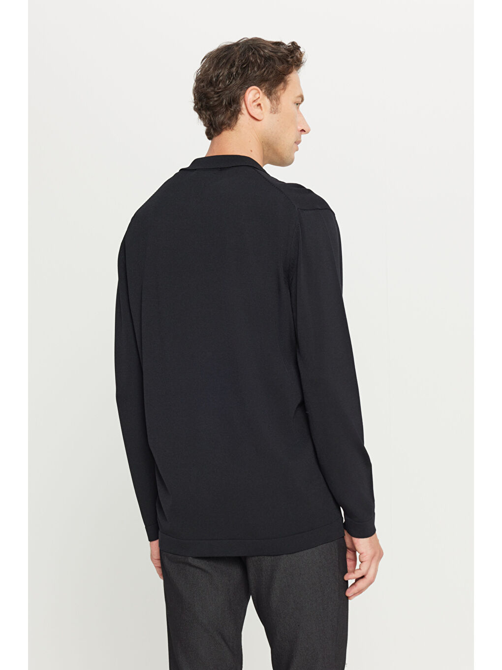 Erkek Siyah Standart Fit Normal Kesim Gömlek Yaka Triko Gömlek-4