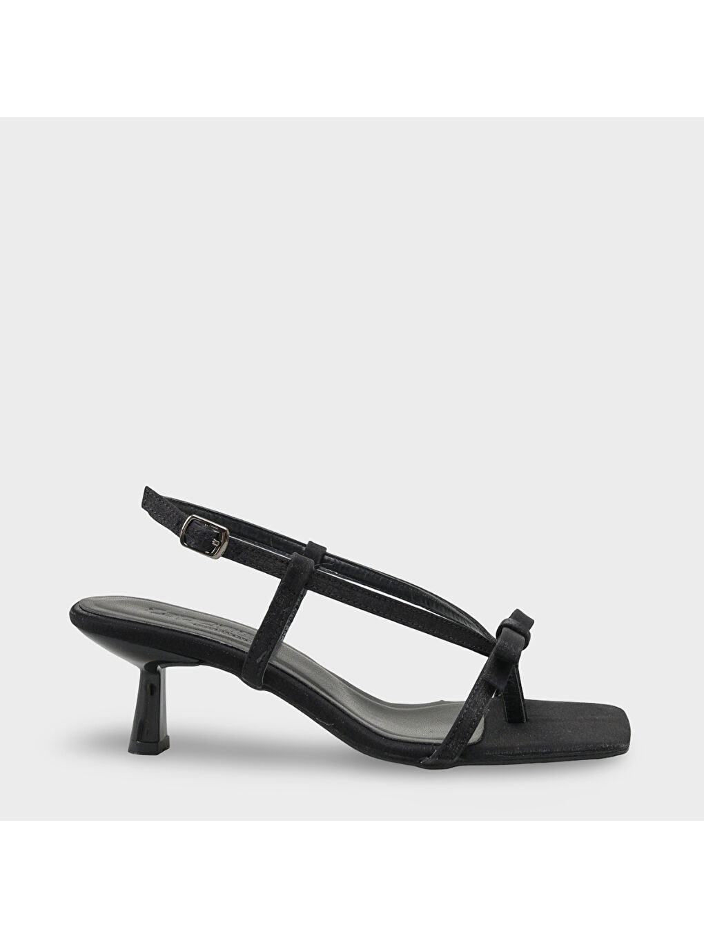 Siyah Lacey Saten Orta Topuklu Küt Burunlu Kadın Sandalet