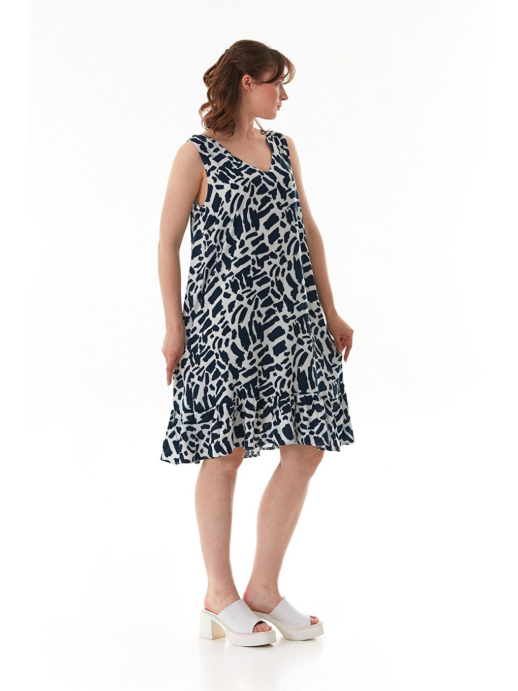 Lacivert Desenli V Yaka Eteği Fırfırlı Elbise-1