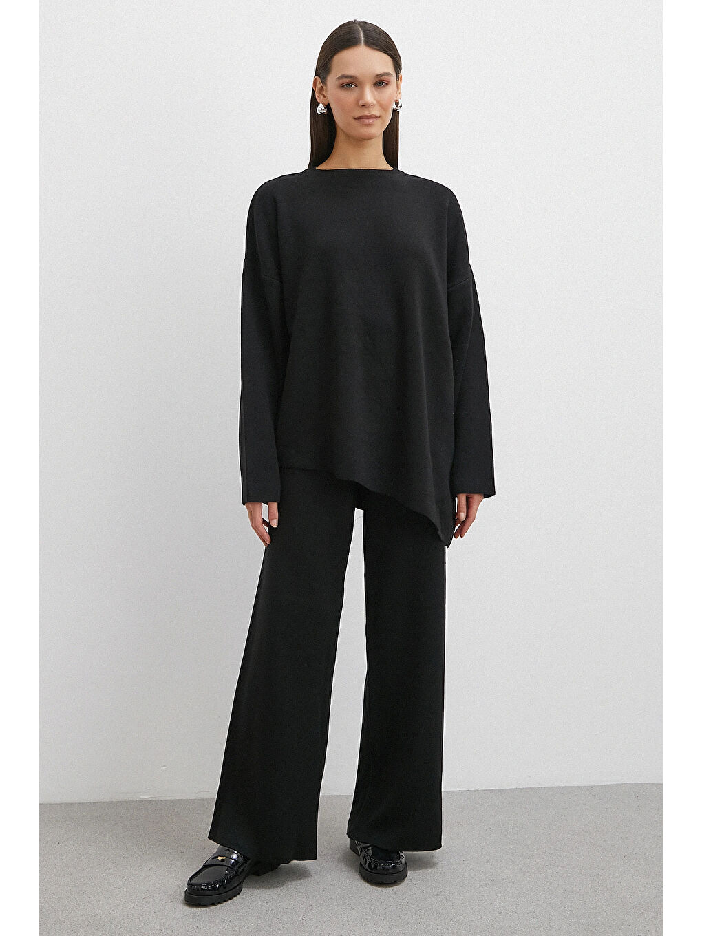 Eteği Çapraz Pantolonlu Bisiklet Yaka Takım Siyah-1