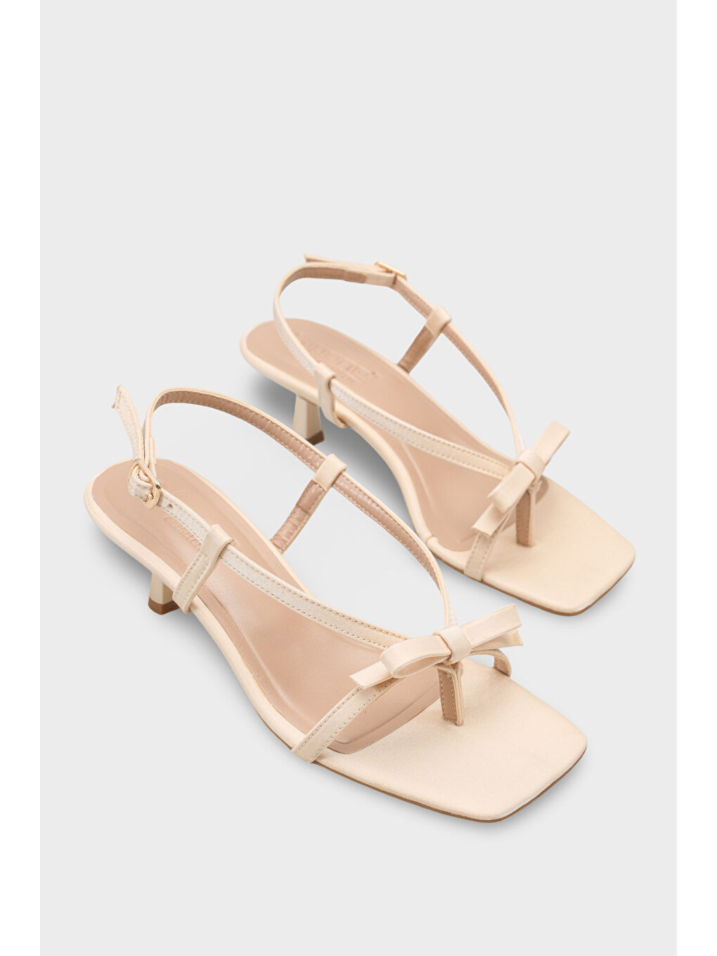 Bej Lacey Saten Orta Topuklu Küt Burunlu Kadın Sandalet-1