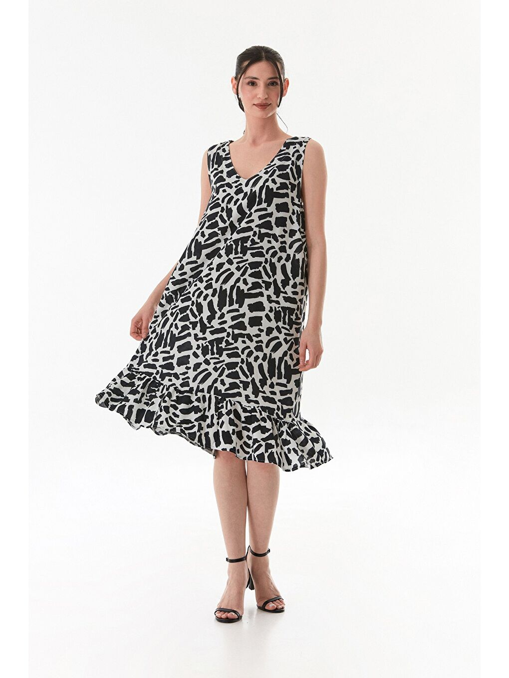 Siyah Desenli V Yaka Eteği Fırfırlı Elbise