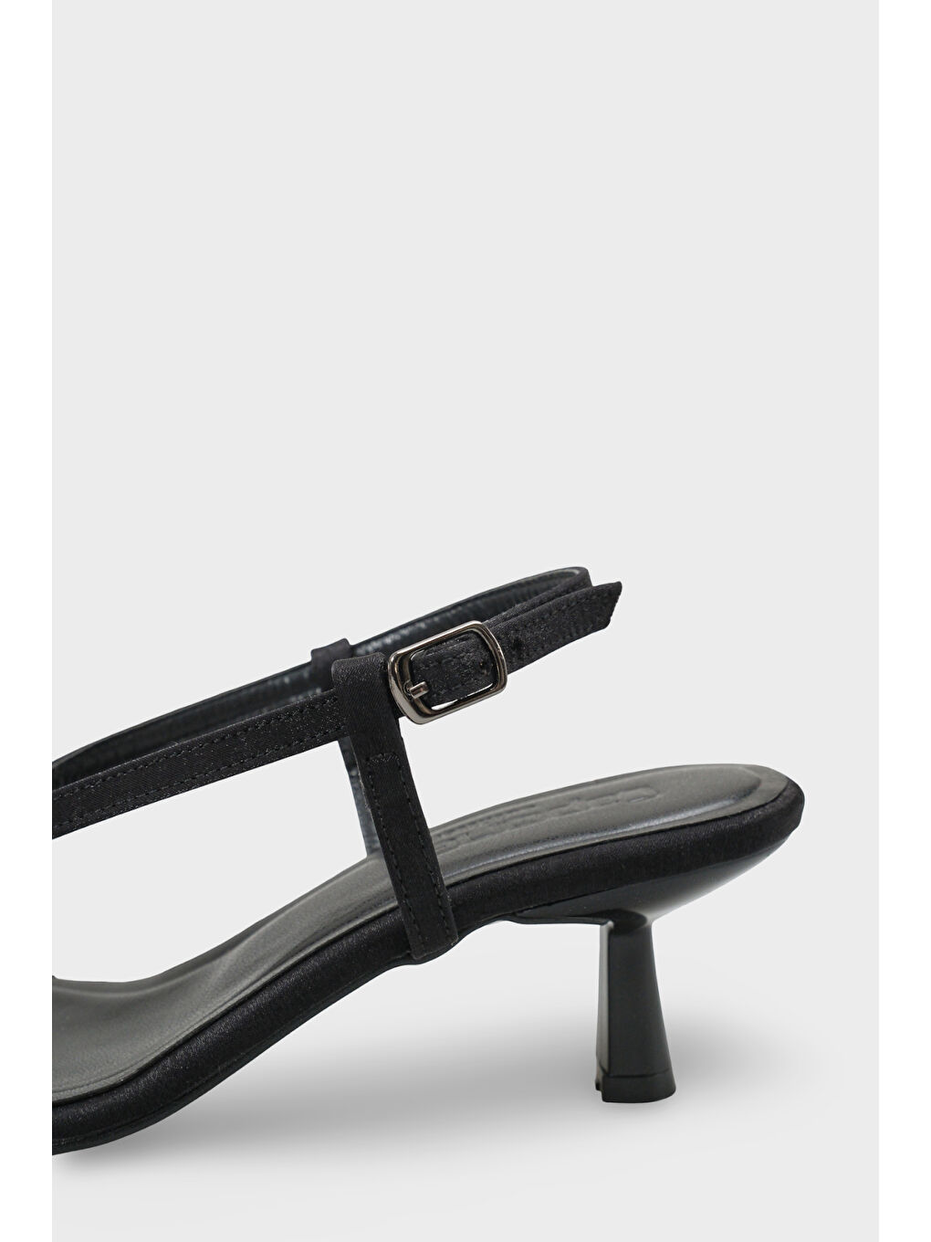Siyah Lacey Saten Orta Topuklu Küt Burunlu Kadın Sandalet-3