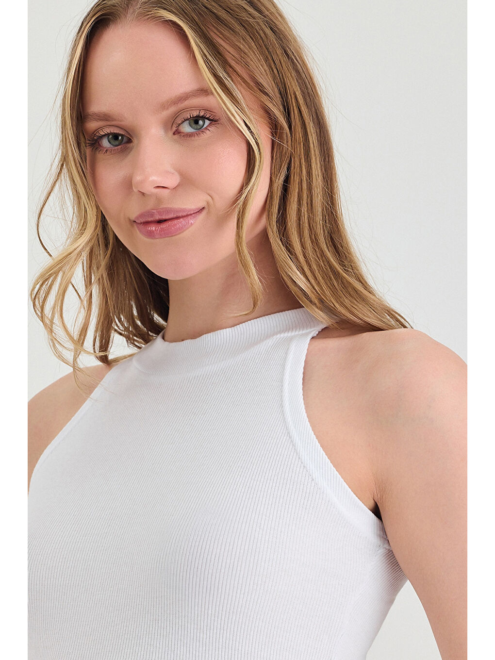 Kadın  Halter Yaka Beyaz Fitilli T-Shirt-3