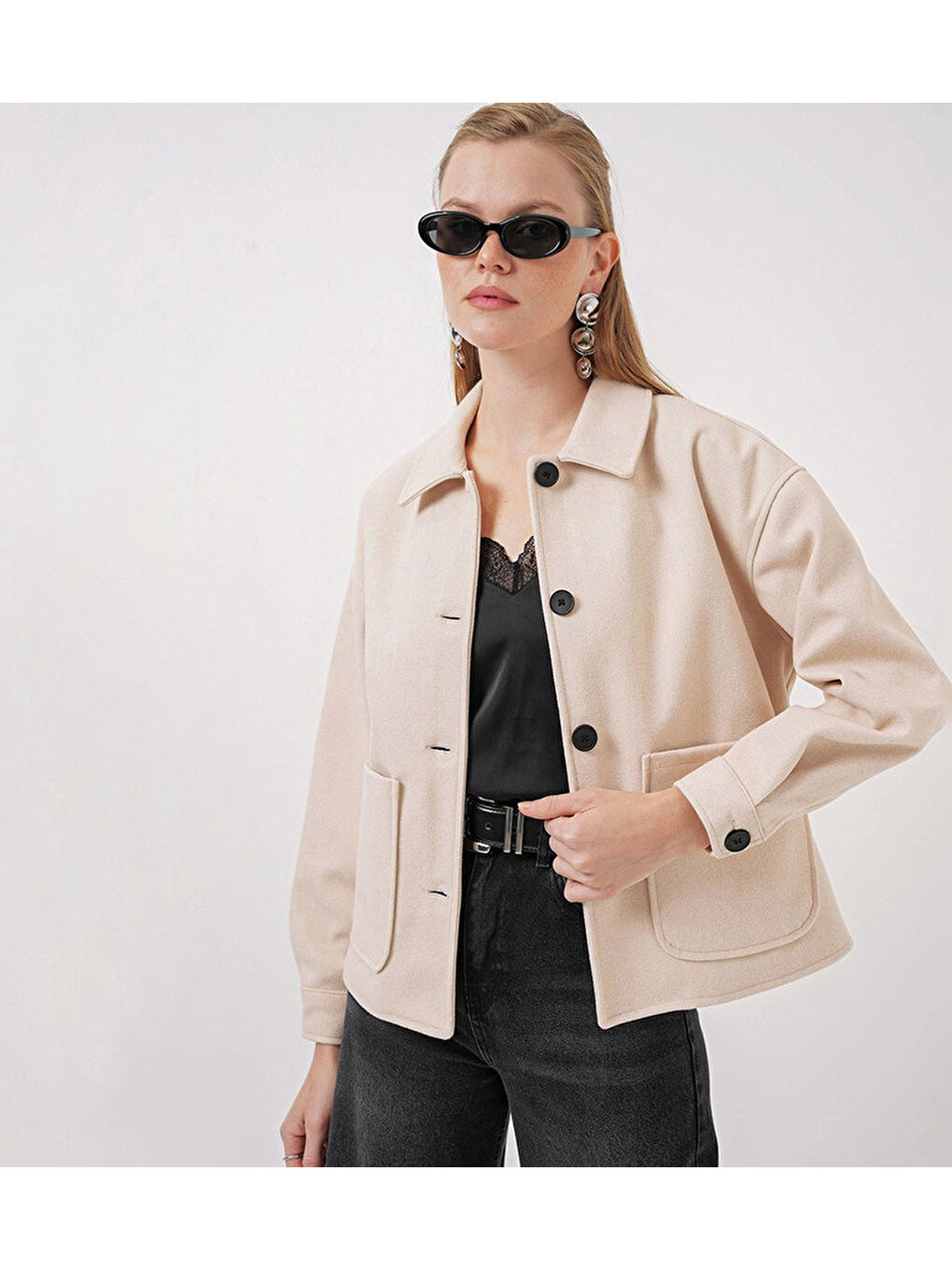 Ekru Kadın Krem Düğmeli Cepli Kısa Kaşe Ceket HZL25W-BD107131