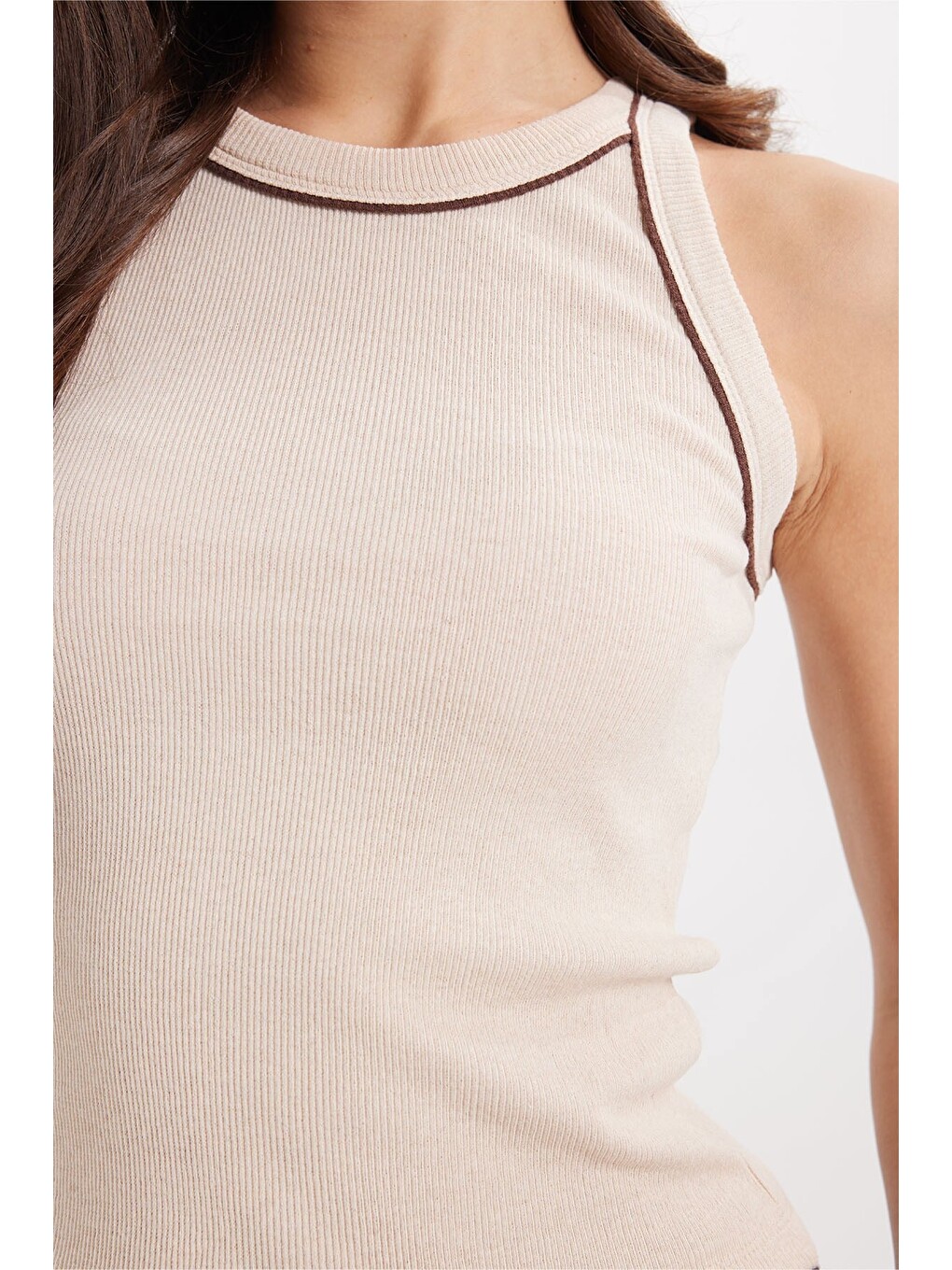 Kadın Slim Fit Dar Kesim Pamuklu Askılı Bisiklet Yaka Biyeli Bej Crop Atlet-4
