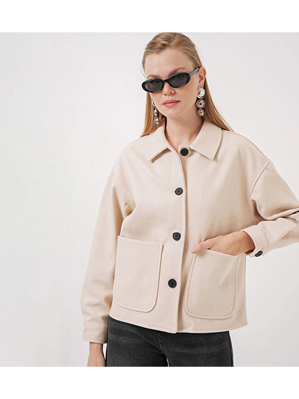 Ekru Kadın Krem Düğmeli Cepli Kısa Kaşe Ceket HZL25W-BD107131-1